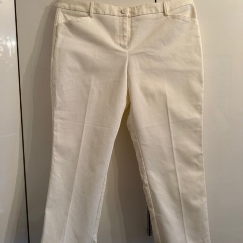 New York and Co white capris, size 12